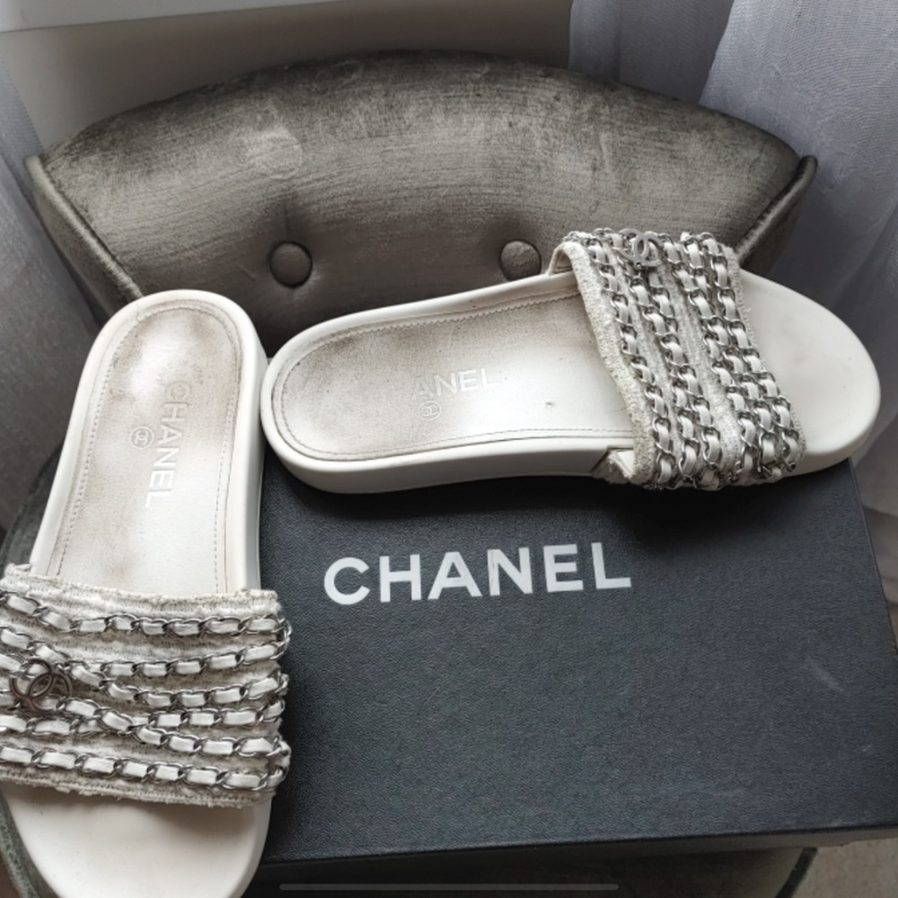 CHANEL CHAIN TROPICONIC SANDALS WHITE VERY RARE